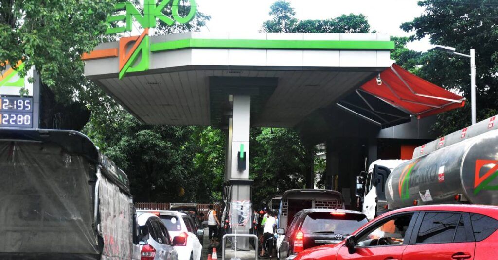 ဗဟိုဘဏ် ဒေါ်လာထုတ်မရောင်းပေးနိုင်တော့၍ စက်သုံးဆီဈေးတက်