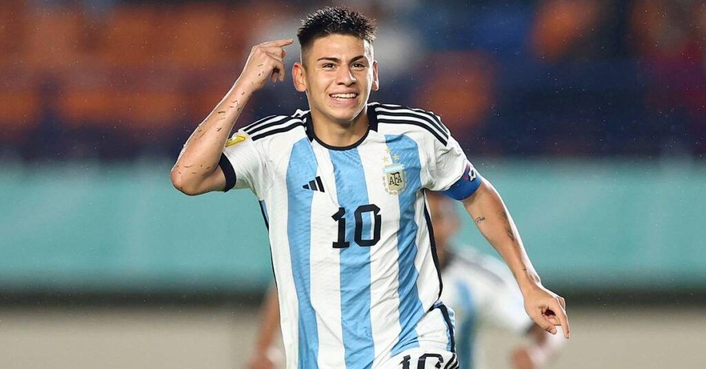 အာဂျင်တီးနားဆယ်ကျော်သက်ကို မန်စီးတီး ခေါ်ယူရန်နီးစပ်