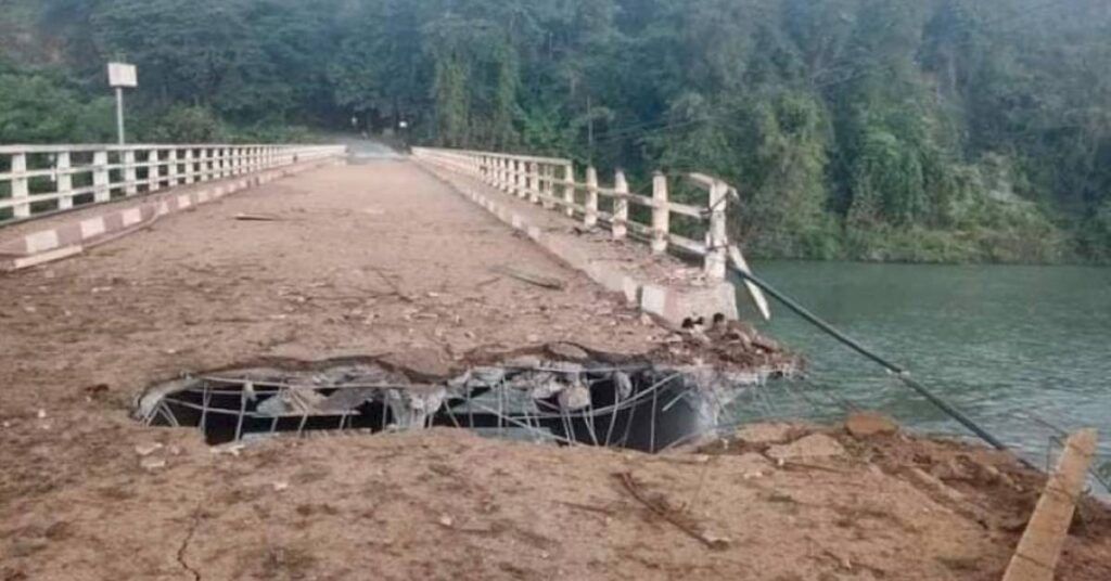 သီပေါမြို့နှင့် နမ္မတူမြို့အကြား ဆက်သွယ်ထားသည့် မိုးတေတံတား ဖောက်ခွဲဖျက်ဆီးခံရ