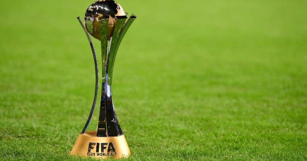 ၂၀၂၅ တွင် ကလပ်ကမ္ဘာ့ဖလားပြိုင်ပွဲအား (၃၂)သင်းအထိ တိုးချဲ့ခဲ့သည့် ဖီဖာကို ကမ္ဘာ့လိဂ်ပြိုင်ပွဲများအဖွဲ့ချုပ်က ကန့်ကွက်စာ ပေးပို့ခဲ့ပြီး ပရီးမီးယားလိဂ်နှင့် PFA ကလည်းဝေဖန်