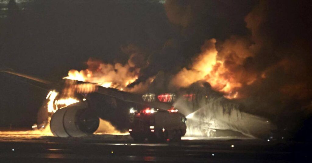 ဂျပန်နိုင်ငံ တိုကျိုဟာနေဒါလေဆိပ် ပြေးလမ်းတွင် လေယာဉ်တစ်စင်း မီးလောင်ခဲ့ပြီး ခရီးသည်အားလုံးကို ဘေးလွတ်ရာ ရွှေ့ပေးနိုင်ခဲ့