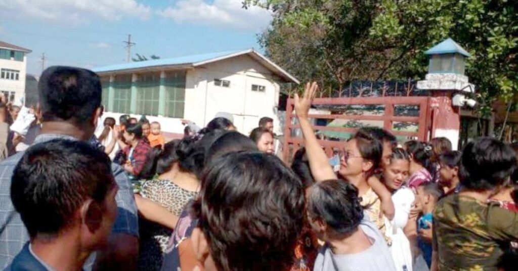 မွန်ပြည်နယ်အတွင်းရှိ အကျဉ်းထောင်၊ အချုပ်ထောင်၊ စခန်းများမှ အကျဉ်းသား၊ အကျဉ်းသူ စုစုပေါင်း ၆၇၀ ဦး လွတ်မြောက်ခဲ့ပြီး ပုဒ်မ-၅၀၅ (က) ဖြင့် ပြစ်ဒဏ်ကျခံနေရသူ ၃၁ ဦးပါဝင်