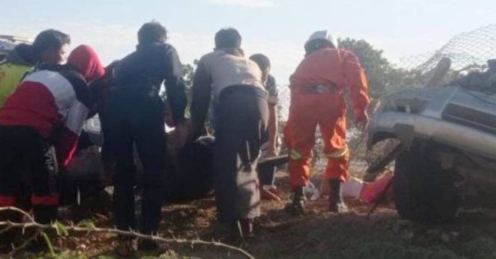 အမြန်လမ်းမကြီးတွင် ယာဉ်တစ်စီး ဘီးပေါက်ကာ တိမ်းမှောက်မှုဖြစ်ပွားပြီး သံဃာတစ်ပါးအပါအဝင် သုံးဦး သေဆုံး