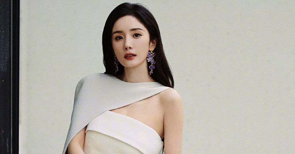 ပရိသတ်များဝိုင်းအုံနေချိန် သူ့ခေါင်းကိုမထိရန် တရုတ်ရုပ်ရှင်မင်းသမီးယန်းမီက အမျိုးသားတစ်ဦးကို သတိပေး