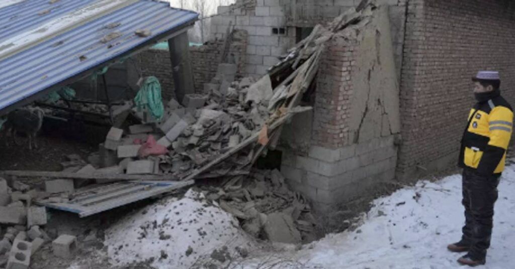 တရုတ်-ကာဂျစ္စတန်နယ်စပ်တွင် ပြင်းအား ၇ မဂ္ဂနီကျုရှိ ငလျင်ကြီးတစ်ခု လှုပ်ခတ်ခဲ့သဖြင့် လူ ၅၀ ဦးထက်မနည်း ဒဏ်ရာရရှိ