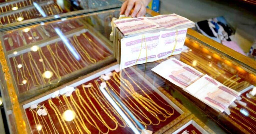 ဇန်နဝါရီ ၂၆ ရက်က ပြင်ပစျေးကွက်အတွင်း အခေါက်ရွှေတစ်ကျပ်သားလျှင် ကျပ် ၃၈၅၅၀၀၀ ဝန်းကျင်ရှိနေ