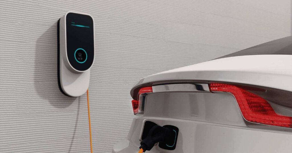 EV လျှပ်စစ်သုံးယာဉ်နှင့် ဆက်စပ်လုပ်ငန်းများဆောင်ရွက်နိုင်ရန် ကုမ္ပဏီ ၈၃ ခုအား တာဝန်ပေးထားပြီး သတ်မှတ်ချက်နှင့် ကိုက်ညီသည့် ကုမ္ပဏီများကို သွင်းကုန်လိုင်စင် ထုတ်ပေးမည်