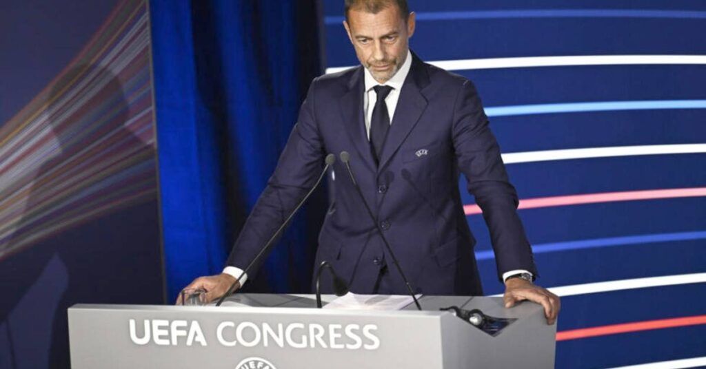 အပြာကတ်အသုံးပြုမည့်စနစ်ကို UEFA ဥက္ကဋ္ဌ ဆယ်ဖာရင် လက်မခံကြောင်းပြောကြားခဲ့ပြီး ထိပ်တန်းပြိုင်ပွဲများတွင် အသုံးပြုဦးမည်မဟုတ်ကြောင်း FIFA ထုတ်ပြန်