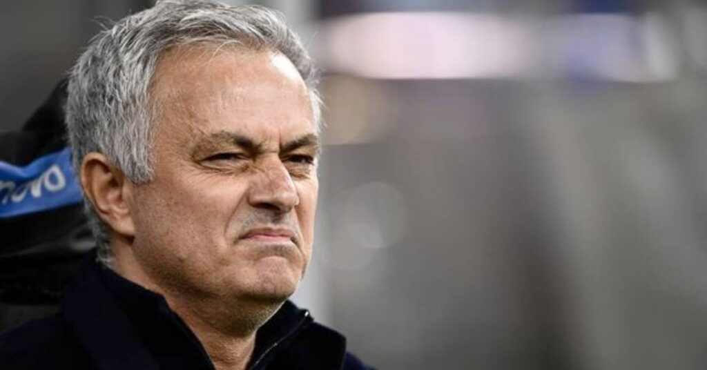 ယခုရာသီ ချန်ပီယံလိဂ်နှင့် ပရီးမီးယားလိဂ်ပြိုင်ပွဲများတွင် ဗိုလ်စွဲမည့်အသင်းများကို နာမည်ကျော်နည်းပြ မော်ရင်ဟို ခန့်မှန်း