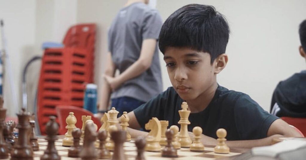 စစ်တုရင်ဂရင်းမာစတာတစ်ဦးကို အနိုင်ကစားနိုင်သည့် အသက်အငယ်ဆုံးအဖြစ် (၈)နှစ်ကျော်သာရှိသေးသည့် စင်ကာပူကလေးငယ် စံချိန်သစ်တင်