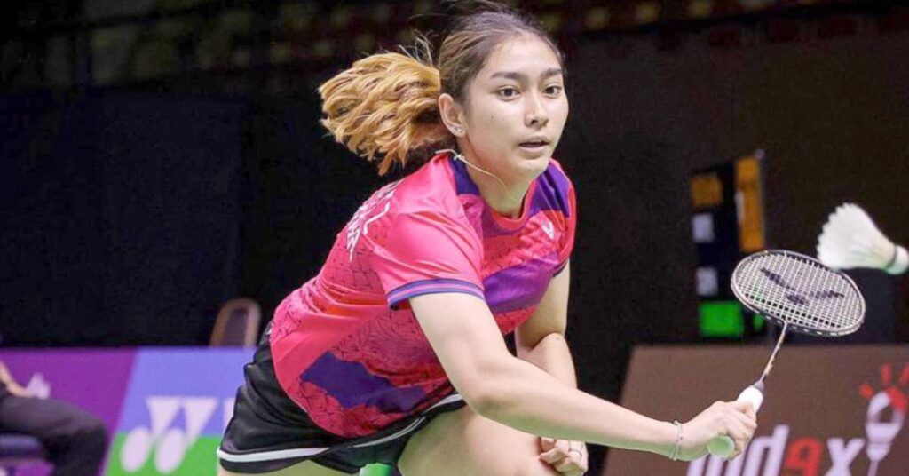 ဆွစ်အိုးပင်း ကြက်တောင်ပြိုင်ပွဲတွင် မြန်မာကြက်တောင်အားကစားမယ် သက်ထားသူဇာ ပထမအဆင့်မှ ထွက်ခဲ့ရ