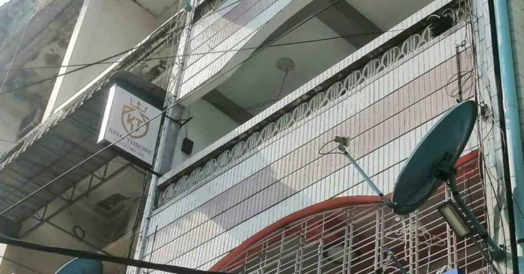 ကားအငှားလောကတွင် အကြီးမားဆုံးလိမ်လည်မှုဟုဆိုနိုင်သည့် ကားအငှားလုပ်ငန်းကုမ္ပဏီတစ်ခုက မော်တော်ယာဉ်ပိုင်ရှင်များနှင့် ကားငှားသူများထံမှ ကျပ်သိန်း သောင်းနှင့်ချီ လိမ်လည်မှုဖြစ်ပွား