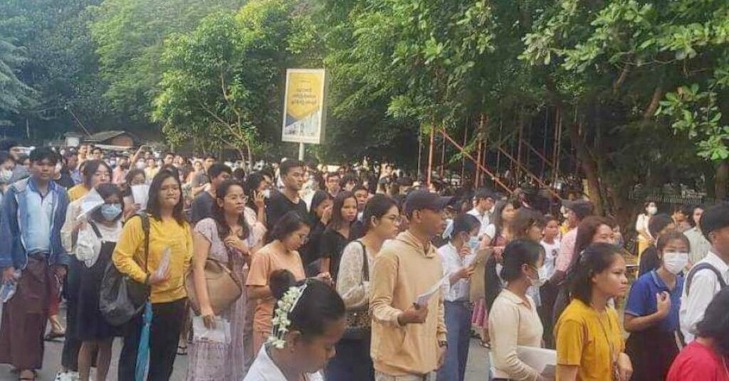 ဂျပန်ပြည်ဝင်ခွင့်ဗီဇာ လျှောက်ထားမှုများလာသဖြင့် ဖုန်းဖြင့် ကြိုတင်ရက်ချိန်းရယူခြင်းကို ခေတ္တရပ်နားထားပြီး အီးမေးလ်ဖြင့်သာ လက်ခံနေသည်ဟု ဂျပန်သံရုံးထုတ်ပြန်