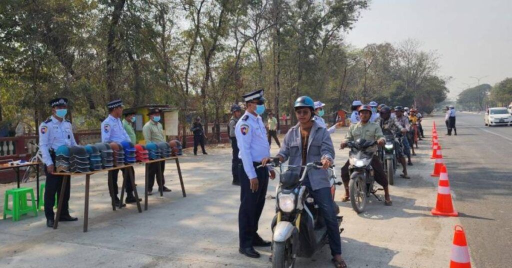 မန္တလေးမြို့တွင် ယာဉ်စည်းကမ်း လမ်းစည်းကမ်း လိုက်နာခြင်းမရှိသည့် ယာဉ်များကို အရေးယူခြင်းမပြုသေးဘဲ မတ် ၂ ရက်မှ ၁၃ ရက်အထိ ပညာပေးကာလအဖြစ် သတ်မှတ်ဆောင်ရွက်နေ