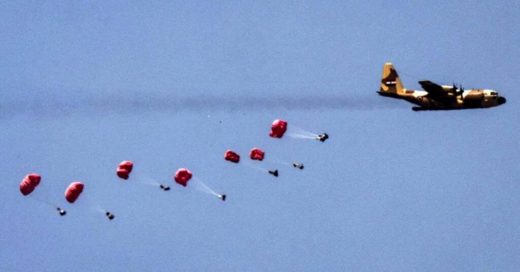 လေယာဉ်ပေါ်မှချပေးသည့် စားနပ်ရိက္ခာများရရှိရန် ကြိုးစားသော ဂါဇာအရပ်သားများ ရေနစ်သေဆုံးမှုများရှိနေသောကြောင့် လေယာဉ်ဖြင့် ရိက္ခာချပေးခြင်းမပြုရန် ဟားမာ့စ် တောင်းဆို