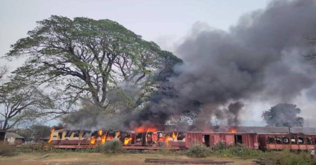 မိုးညှင်းမြို့နယ် နန်းမား ဘူတာတွင် ရပ်နားထားသည့် မီးရထားတွဲ မီးလောင်မှု ဖြစ်ပွား