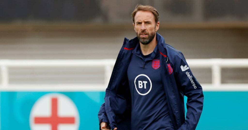 တန်ဟက်ဂ်အား ရာထူးမှထုတ်ပယ်ပြီး ၎င်း၏နေရာ၌ အင်္ဂလန်နည်းပြ ဆောက်ဂိတ်ကို အစားထိုးခန့်အပ်ရန် မန်ယူအသင်းပူးတွဲပိုင်ရှင်သစ် ဆာဂျင်ရက်ကလစ်ဖ် အလိုရှိနေ