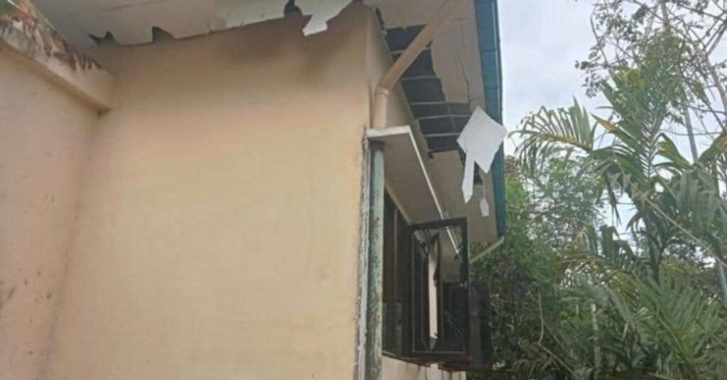 မုဒုံမြို့မ (၃) ရပ်ကွက်အုပ်ချုပ်ရေးမှူးရုံးဘေး ခြံစည်းရိုးတွင် အချိန်ကိုက်မိုင်းပေါက်ကွဲမှုဖြစ်ပွားခဲ့ပြီး ရုံးအဆောက်အအုံ ထိခိုက်ပျက်စီးမှုများရှိ